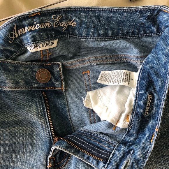 Low Rise Light Wash Jeans - Picture 4 of 4